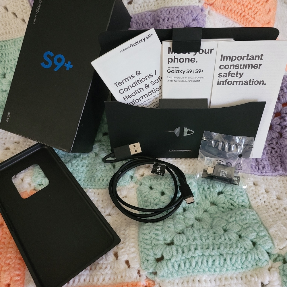 Galaxy S9+ box with some accessories
